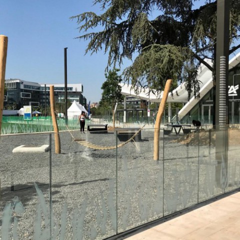 Garde-corps-clotûre en verre en extérieur pour la mairie de Montrouge
