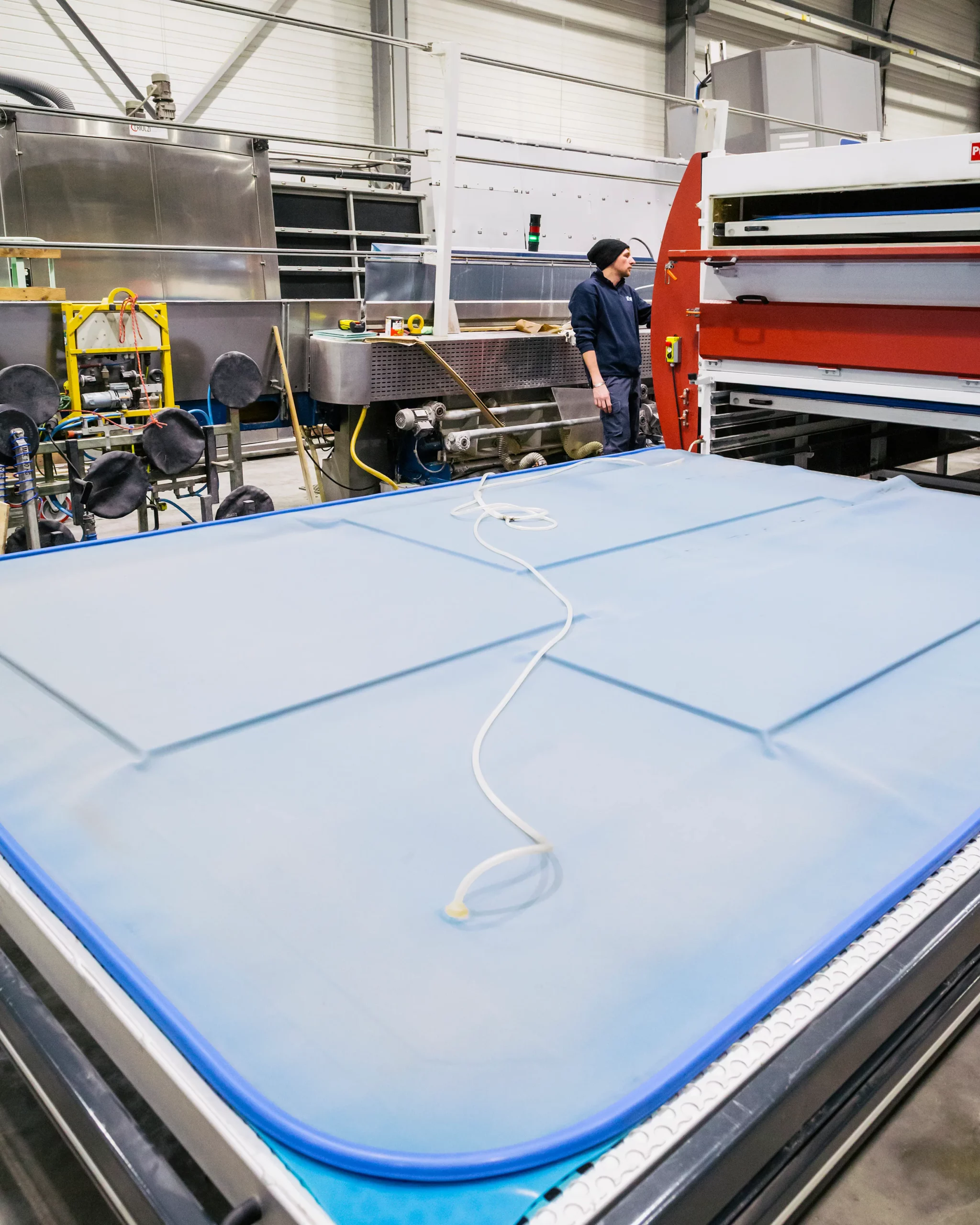 Feuilletage du verre dans l'atelier de laminage