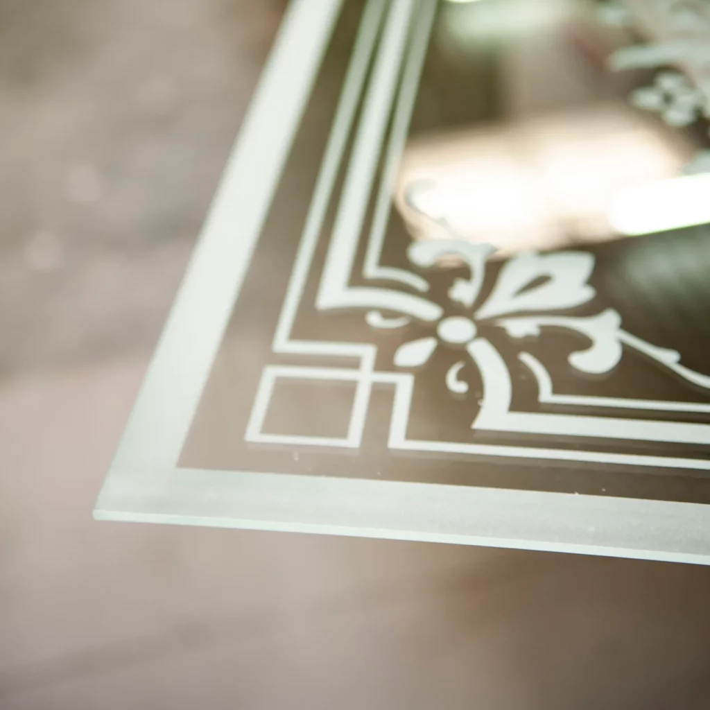 Sablage du verre, motif en réserve