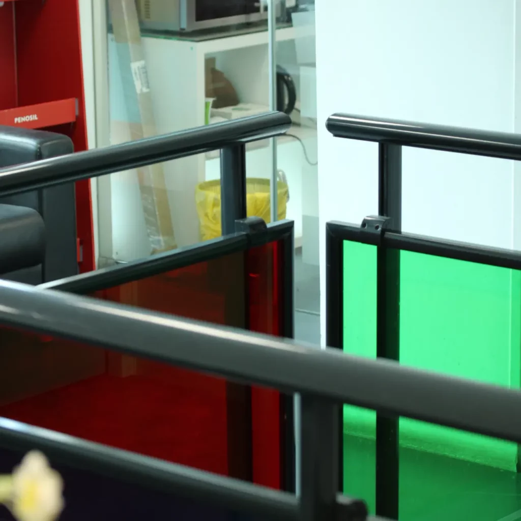 Profils aluminium pour garde-corps en verre