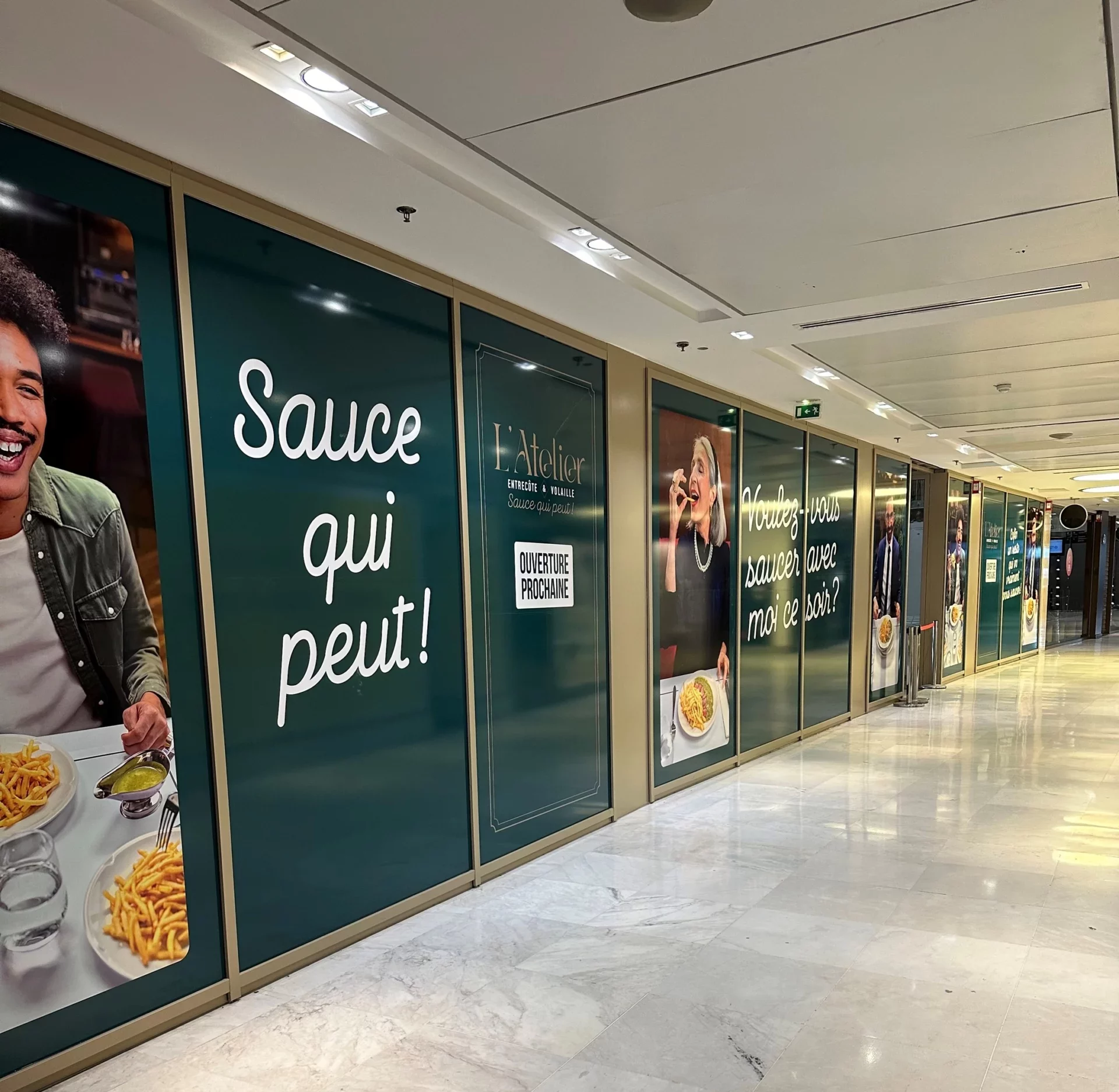 Vitrine de commerce avec impression numérique sur verre