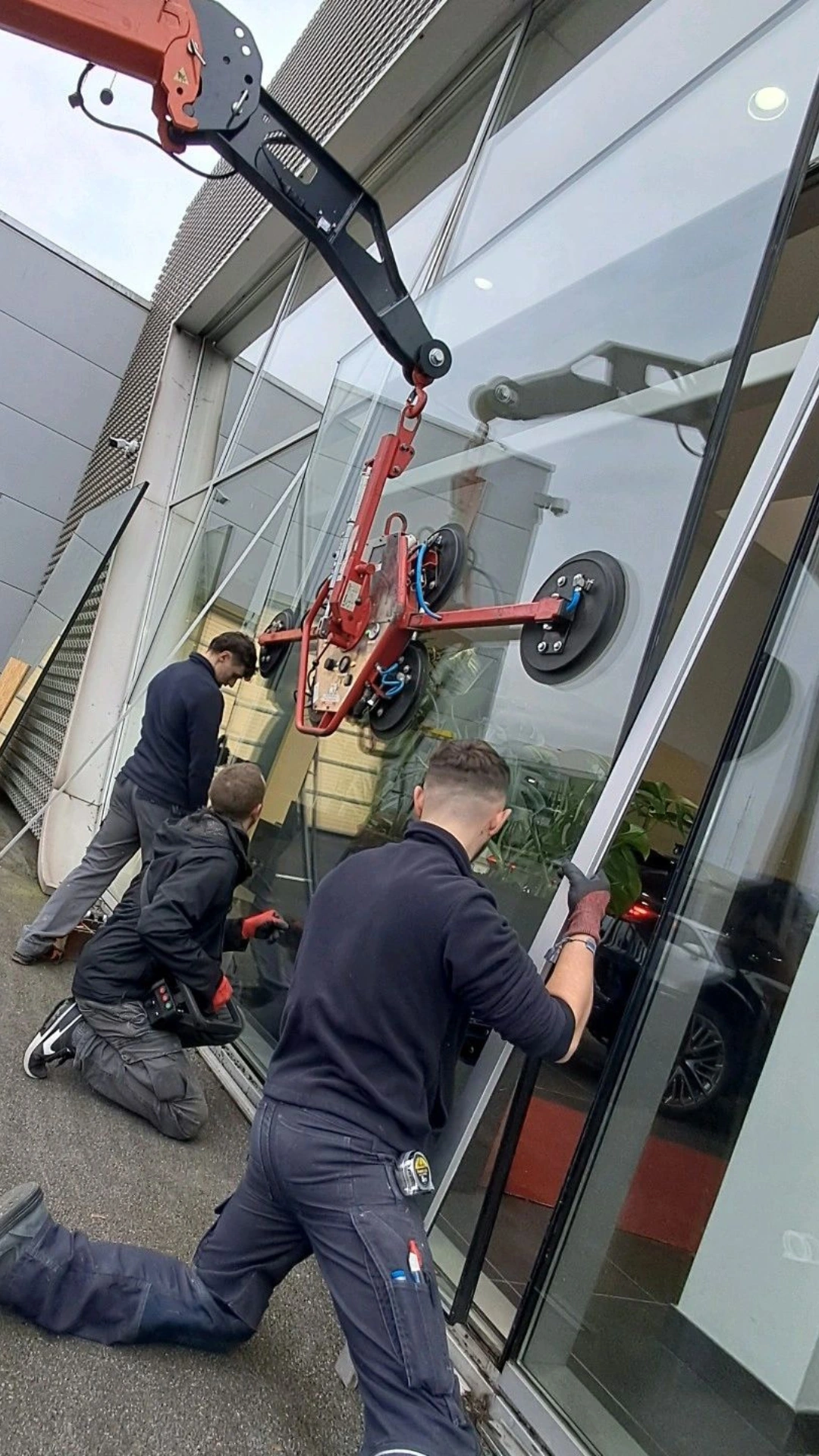 Pose d'un vitrage au robot Glassboy par Le Kap Verre Picardie