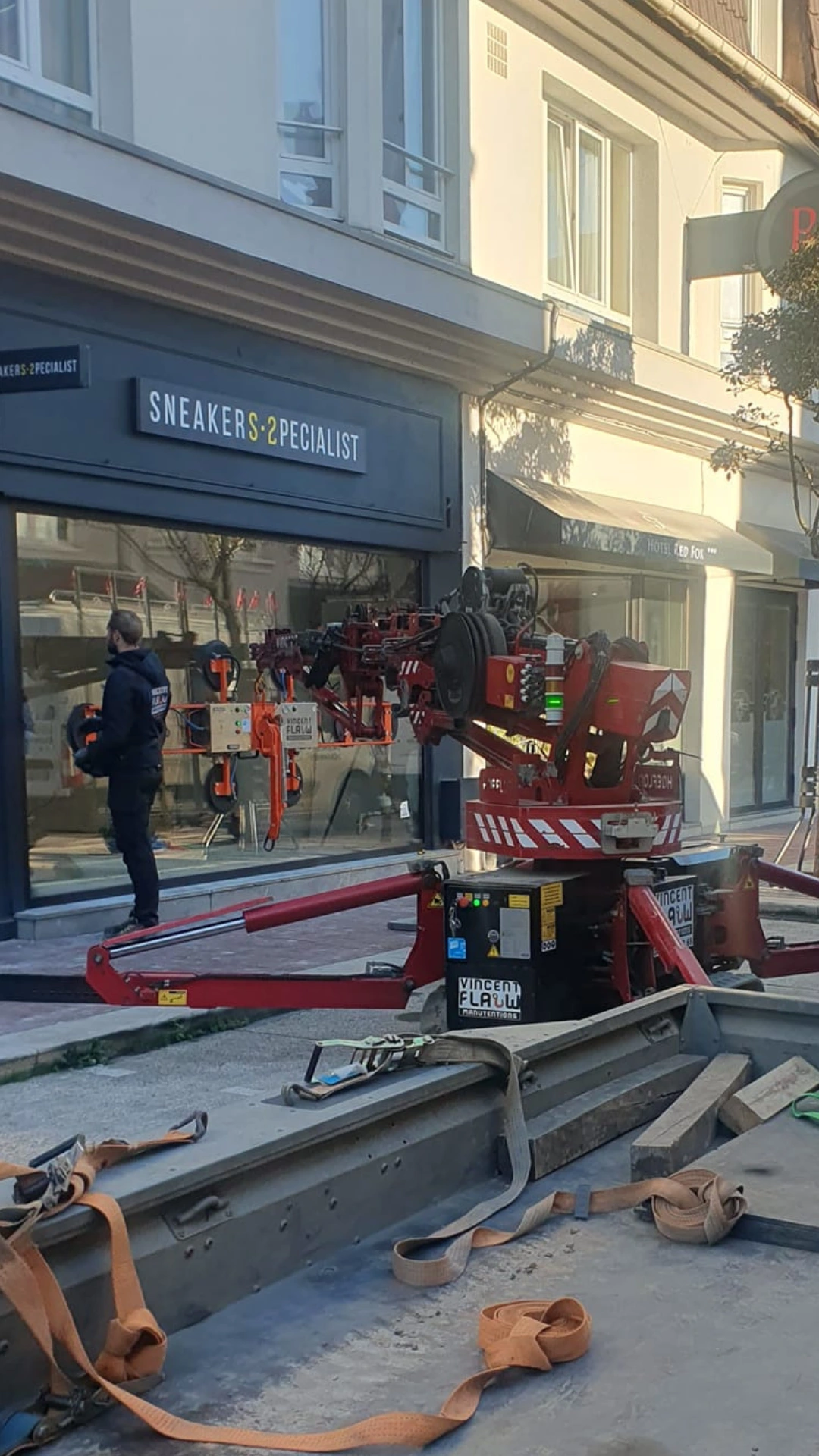 Vitrine de magasin remplacée par Le Kap Verre Picardie