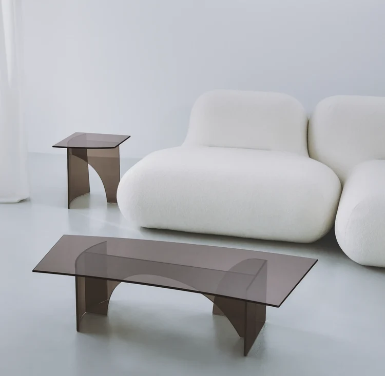 Salon avec meubles en verre Perspicio et canapé Sistema