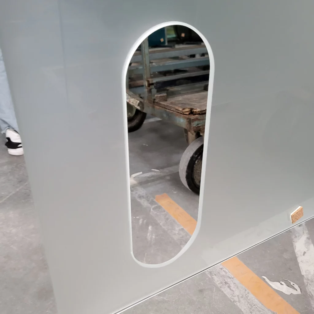 Perçage et encochage d'une plaque de verre