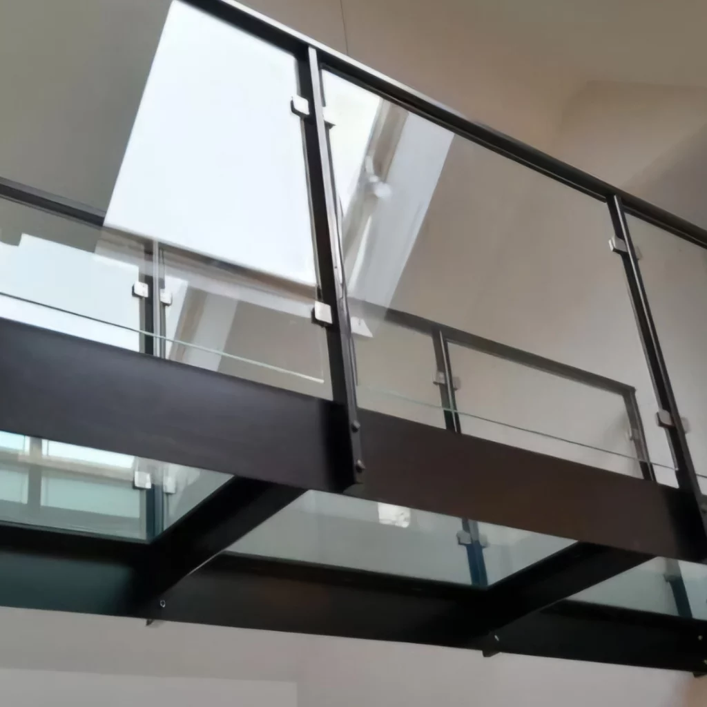 Garde corps passerelle en verre